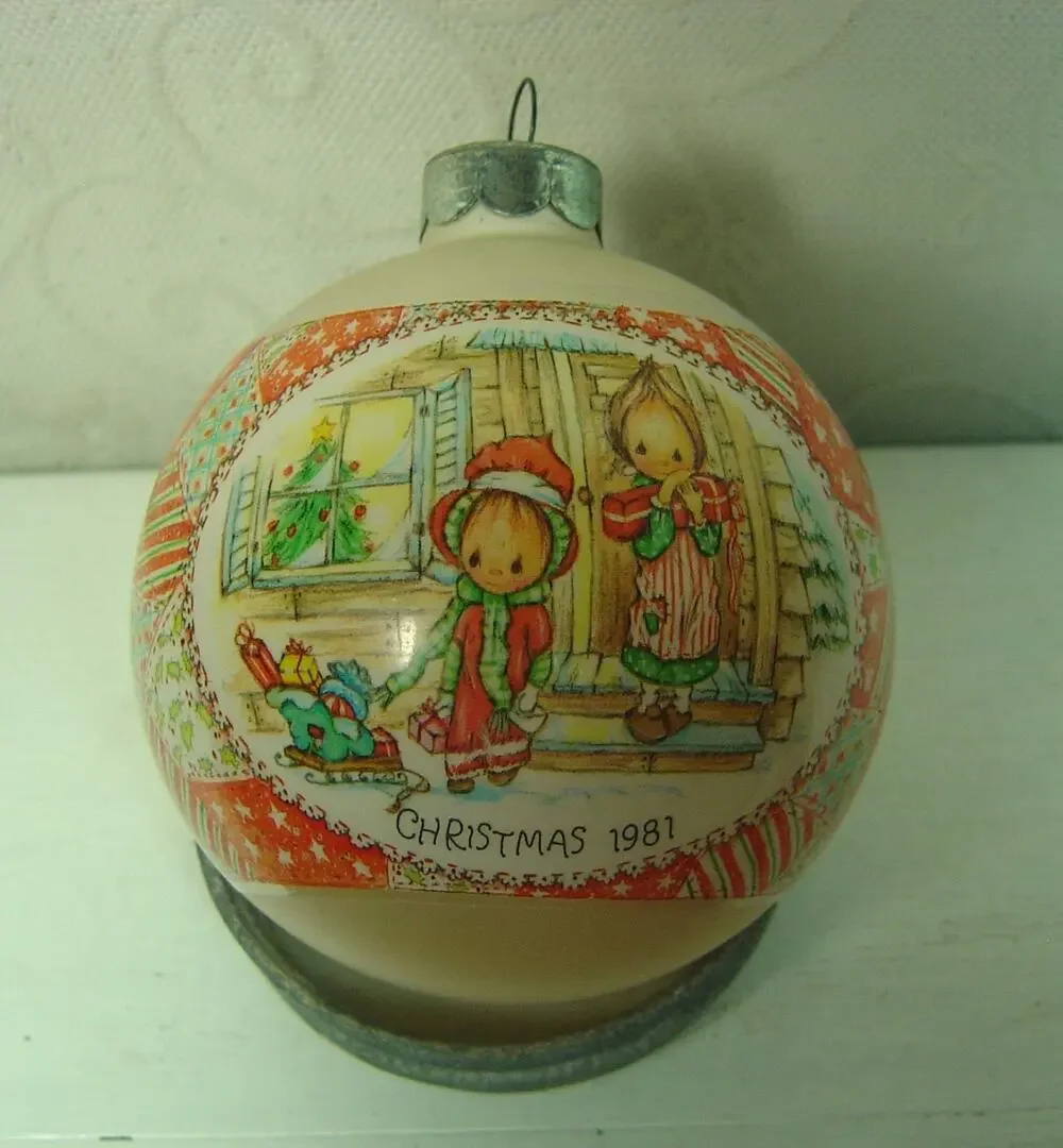 VINTAGE HALLMARK GLASS BALL ORNAMENT-BETSEY CLARK-1981-NO BOX